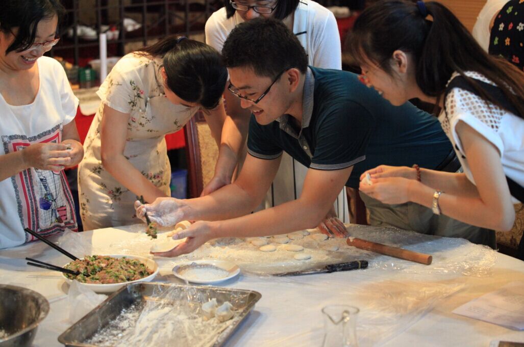 BC贷员工庆生、包饺子活动